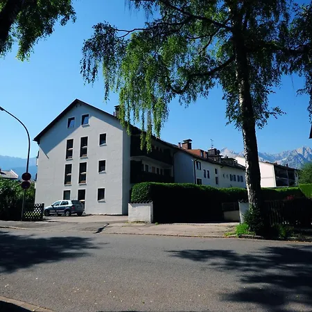 Hindenburg Str アパート *